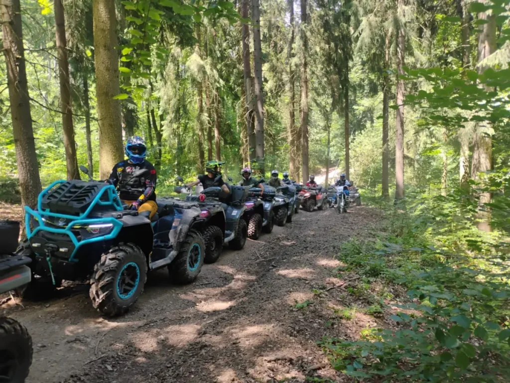 Wycieczka quadami w lesie na torze ATV Kotlina Kłodzka Quad Park